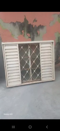 Vendo janelas usadas