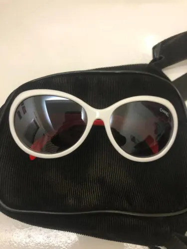Oculos branco chanel