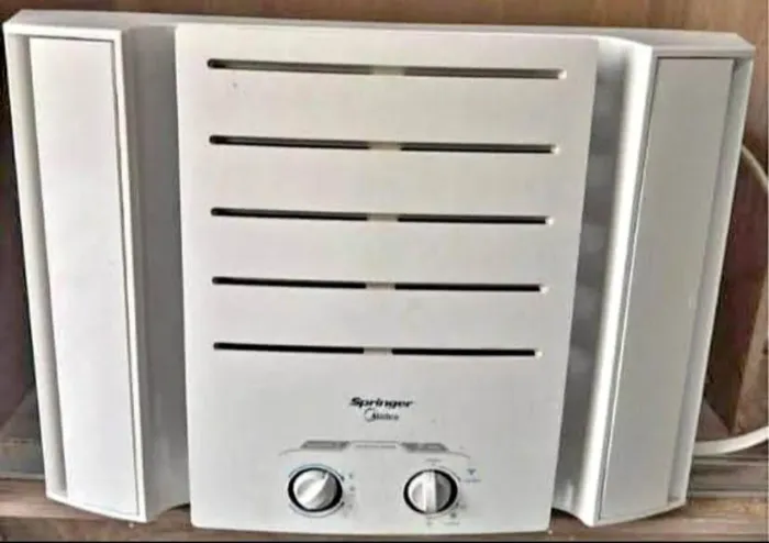 Ar condicionado De janela Usado 10.000 btu 220volts muito Economico