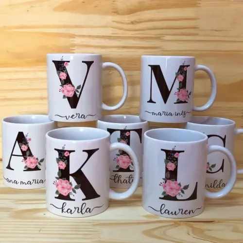Caneca Personalizada com iniciais e nomes
