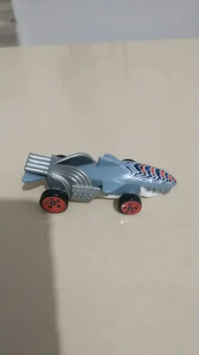 CARRO TUBARÃO HOTWHEELS