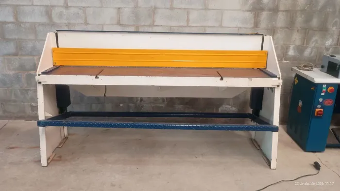 Guilhotina 2000mm x 1,2mm