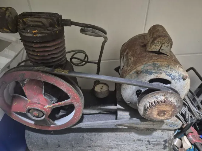 Vendo compressor de ar funcionando