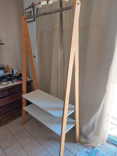 ARARA EM PERFEITO ESTADO COM 2 PRATELEIRAS