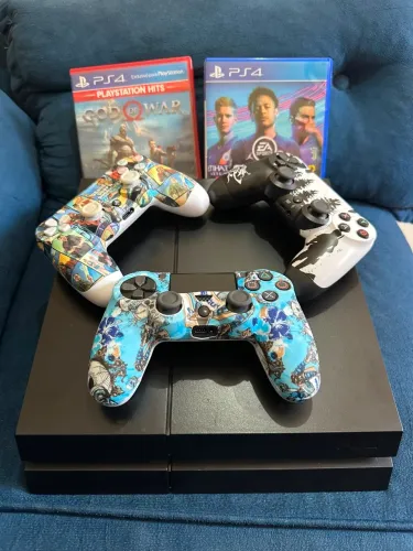 Vendo ps4 com 3 manetes personalizada