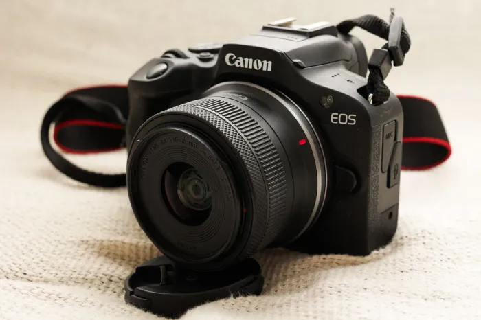 Camera Canon R100 e Lente 18-45mm