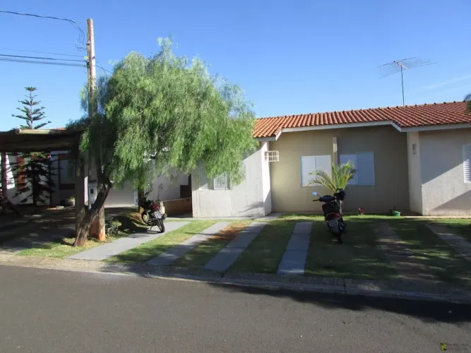 Casa com 2 dormitórios para alugar, 65 m² por R$ 1.420,00 - Condomínio Residencial Parque 