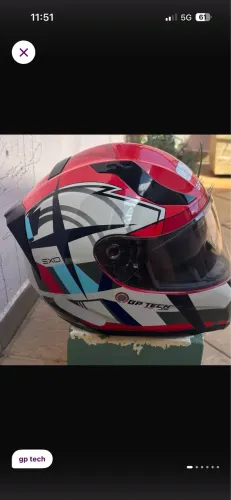 Capacete GP com óculos