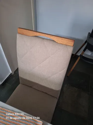 Vendo duas cadeiras estofada com revestimento de veludo novas sem uso.