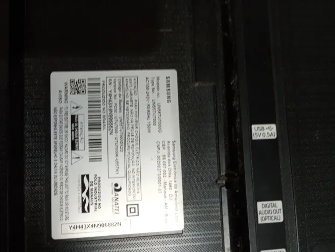 Tv parou de funcionar ficar ligando e desligando