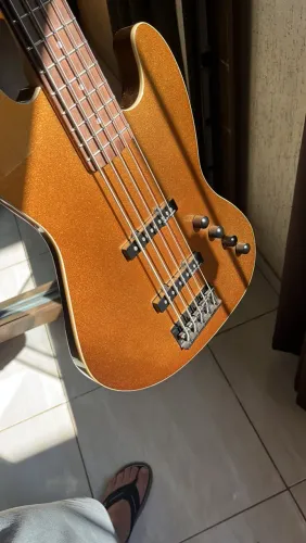 Vendo baixo WALDMAN ativo 5 cordas.