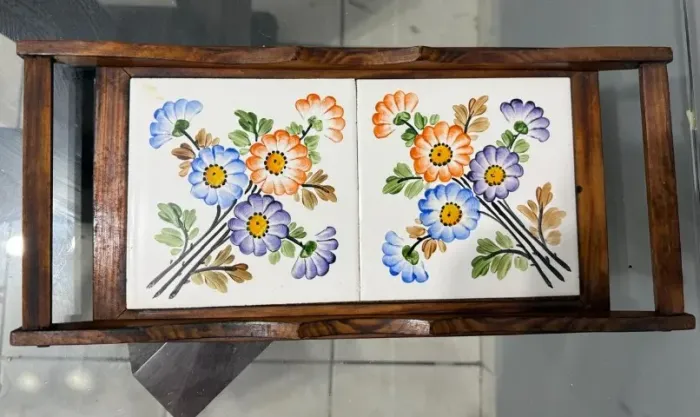 Bandeja vintage Seara Ltda - Madeira e azulejos pintados à mão - Com etiqueta original