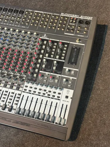 Mesa de som Behringer Eurodesk SX3282 - 32 canais (Excelente estado)