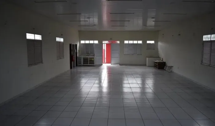 Ponto Comercial para Venda em Simões Filho, CIA II, 1 dormitório, 3 banheiros