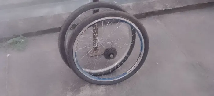 Rodas de bicicleta completas.