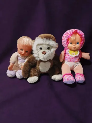 Lote 2 bonecas que fala 33cm da Mattel raridade antiga e um macaco 34 cm 