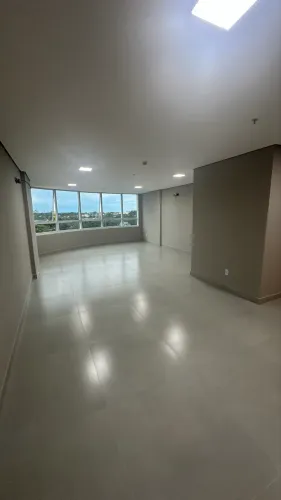 Vendo sala comercial no Via Tower