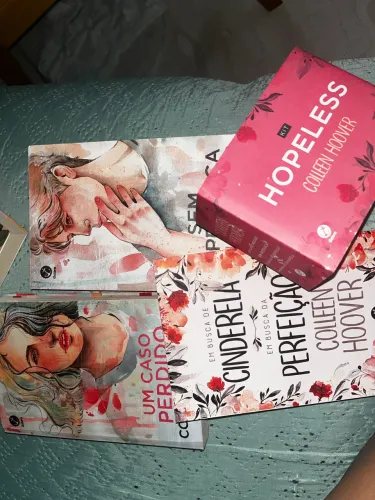 Kit Hopeless Colleen Hoover - 3 livros + box/luva