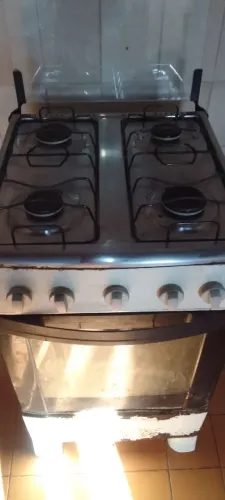 Fogão a gás usado.