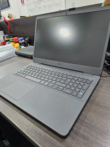Notebook Dell Inspiron 3501 - Não liga - Ideal para retirada de peças