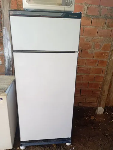 Geladeira duplex Frost Free antiga 