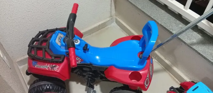 Carrão de passeio com pedal