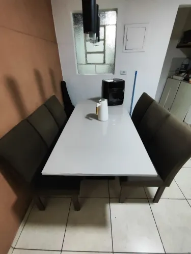 Mesa com 6 cadeiras