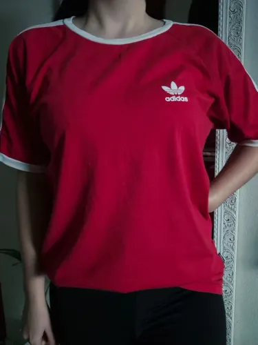 Camiseta Adidas vermelha tamanho G