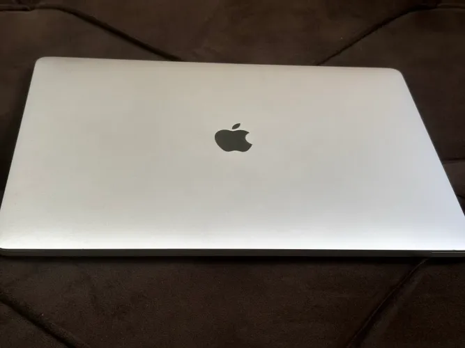 Macbook 2018 i7