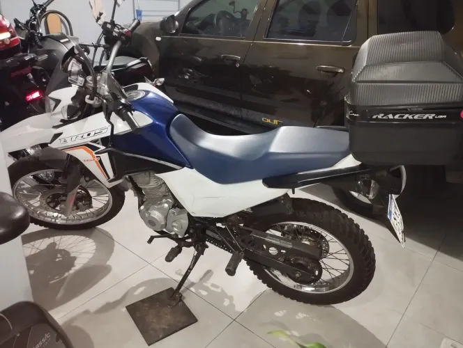 Moto muito nova super conservada zap *