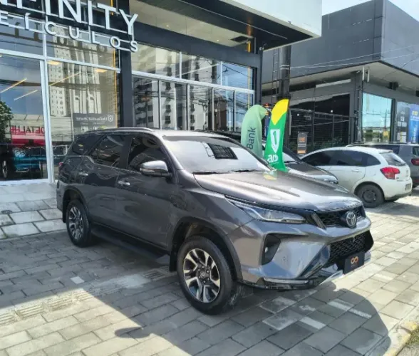 Toyota Hilux SW4 SRX 4X4 2.8 TDI 16V Dies. Aut. 2024