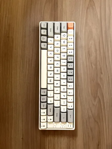 Teclado Mecânico Langtu GK65 Marfim Retrô Compacto 65%
