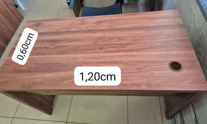 Mesa para notebook 1,20cm L x 0,60cm P