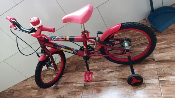 Bicicleta infantil homem aranha