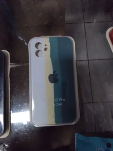 Capinhas iPhone 12 13 pro e normal.