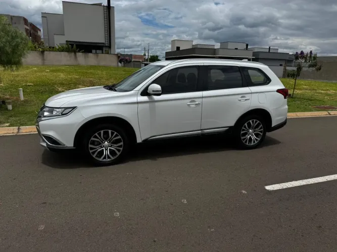 Mitsubishi Outlander Comfort 2.0 16V Aut. 2018