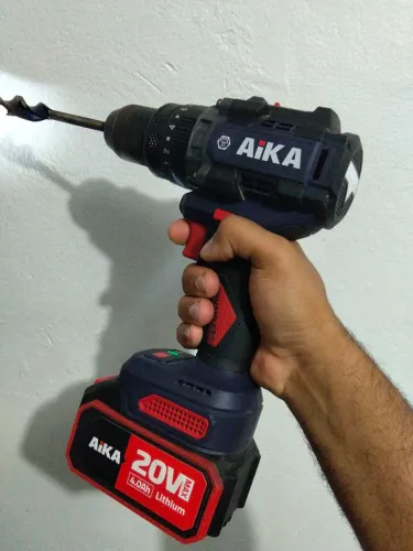 VENDO PARAFUSADEIRA/FURADEIRA DE IMPACTO AIKA ROBUSTA 20V