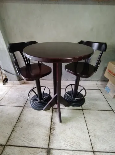 Conjunto de mesa com 3 banquetas alta de madeira maciça vintage