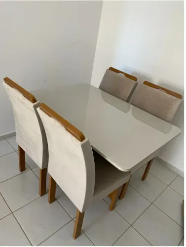 Mesa de jantar 4 cadeiras