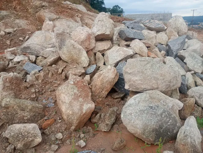 Pedras para lago