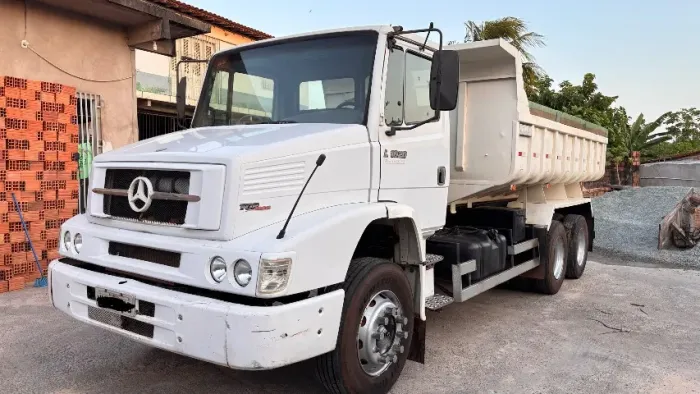 Vendo caçamba Mercedes- Benz no ano e modelo 2009/2009