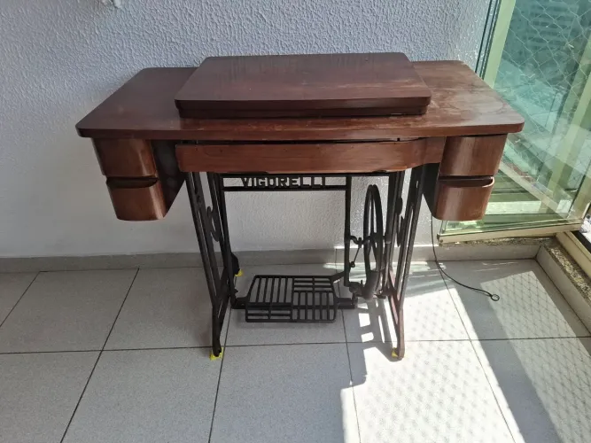 MAQUINA DE COSTURA VIGORELLI ANTIGA