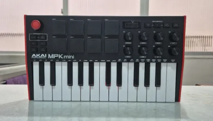 Controlador Akai MPK mini