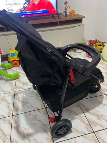 Vendo carrinho de bebê