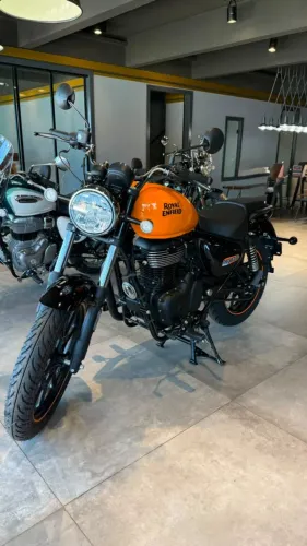 Royal Enfield Meteor Fireball Orange - Design Marcante e Economia
