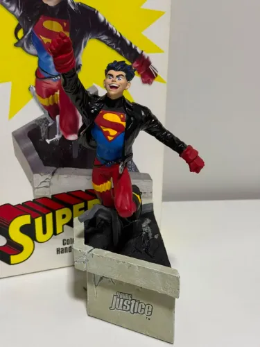 Superboy - Dc Direct, estatueta 1/10<br>Estatueta 1/10<br>Ed. limitada <br>Completo na caixa.