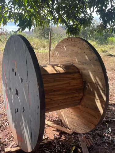 Vende-se carretel grande