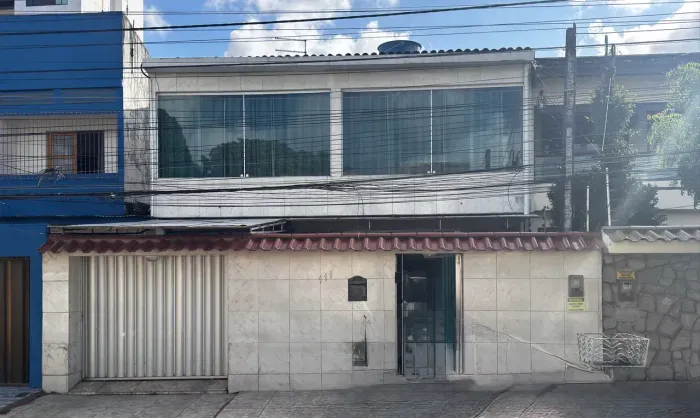Casa 5 Quartos para Venda na Várzea - Recife