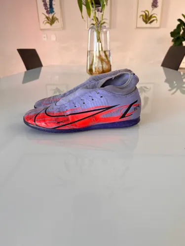 Chuteira Nike. Tamanho 39