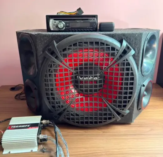 Caixa trio Bomber Detoner + Rádio Pioneer + Módulo Taramps TS400